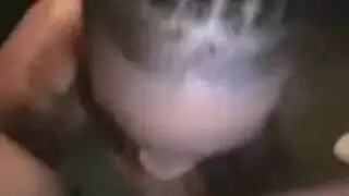 قضيب أسود كبير يضرب مهبلها الضيق بدفعات عميقة