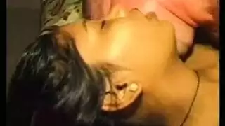 زوجة منزلية هندية تبلع السائل بعد جنس شرجي وجنس فموي