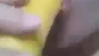 عارضة الكاميرا العربية ياسمين تأخذ زب صلب في فمها
