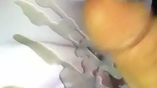 روبي دي ينزل عليها ويأخذ منشط مؤخرة جلدي كبير