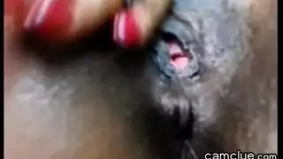  سوداء مثيرة تظهر فرجها لصديق الأخ ثم تمارس الجنس