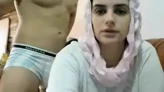 ربة منزل عربية ممتلئة الجسم تحصل على فعل جنسي قاسٍ من زوجها