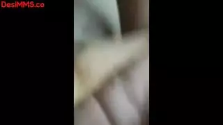زوجة خائنة تنحني للجنس الشرجي مع عميل في الفندق