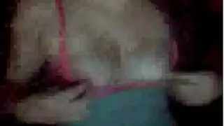 جلسة جماع قاسية بين عاشقين شابين تنتهي بنشوة صارخة