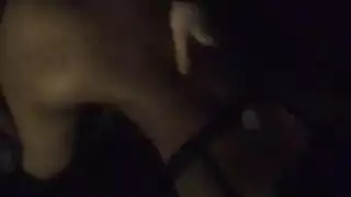 جنس شرجي صريح: صديق مفلس يضاجع مؤخرة ممتلئة