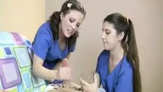ممرضات تحصلن على مؤخراتهن المشدودة مدمرة في جنس جماعي
