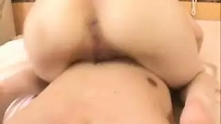 مراهق يمارس الجنس مع فتاة الحفلة آكاري في تمثيل عميل إباحي عنيف