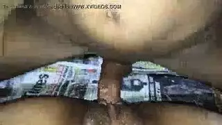 كس وردي ممتلئ يُملأ بقضيب قاسٍ