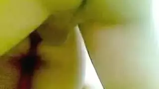 عاهرة سورية تقدم مصًا عميقًا ومثيرًا للقضيب