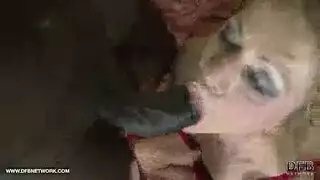 فرج مشعر ناضج يمارس الجنس الشرجي مع قضيب أسود كبير