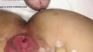 الجزائرية الساخنة تفتح كسها المبلول لعملاءها ليقوموا بإدخال قضيبهم بقوة