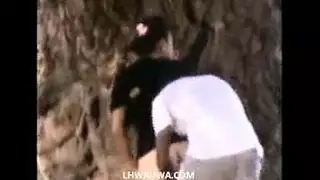 غابة جامدة: ليبي ينيك صاحبته بقوة في الغابة