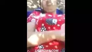قحبة من اكادير تستعد للنيك في الضيعة