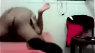 بورن عنيف: فتاة عربية تختنق بالزب ثم تركبه بشكل عكسي