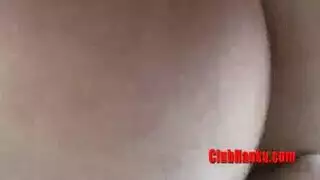 زوج مثير يقيد شقراء ويحفز مهبلها الرطب