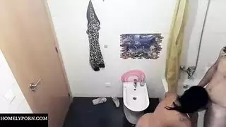 زوجتي تخونني في الحمام وتنيك صديقي و الكاميرات تصورها