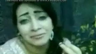 جنس إباحي بالحجاب: فتاة مصرية تأخذه بعمق في مؤخرتها