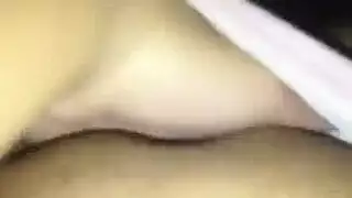 امرأة عربية تستمني فرجها الضيق حتى نهاية مصحوبة بصرخات