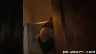 عاهرة شرجية شقراء نحيلة تنكح بقوة في الطيز