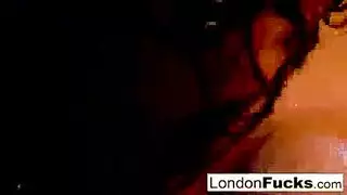 جلسة لندن كيز الخاصة إكس إكس إكس: تلمس نفسها في فندق فاخر
