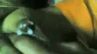 وظيفة الخادمة ذات الصدر الممتلئ السرية: إرضاء أصحاب عملها بفرجها