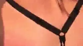 فيلم سكس فردي: امرأة جميلة تمارس الجنس مع نفسها بعمق