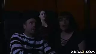 شاب يختبر ثدي مثالي لأول مرة