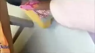 المرة الأولى لفتاة غبية: قذف شرجي مكثف