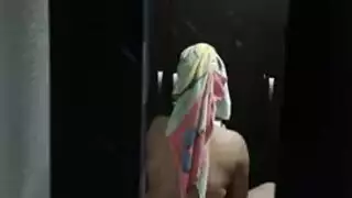 شريط جنس ياباني جامح: مص وعشرية