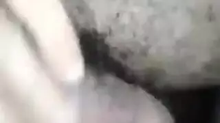 وحش مشعر يُضرب بلا رحمة، يملأ الفتحة بقشدة سميكة