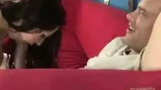 مواد ممنوعة: مشاهد إباحية خام