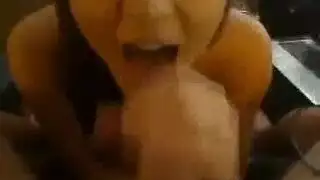 نوال ذات الفراء تأخذ قضيبًا كبيرًا