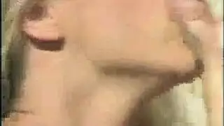 مثيرة تأخذ جنس فموي صارم وقذف داخلي