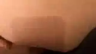 شرج عنيف على الأريكة مع صفع قاسٍ