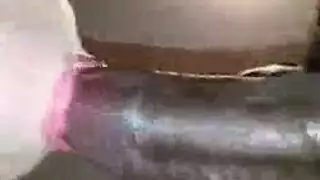 حامل تأخذ قضيب ضخم في مهبلها