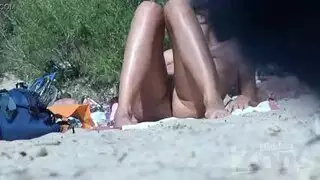 سكس أجنبي صارم: نيك على حوض المطبخ وابتلاع الفرج