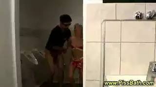 حركة بورن ts: امرأة ممتلئة الجسم بحزام تهجم بقوة