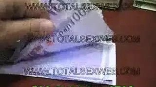 مثلية صريحة: ثلاثة أقراص تملأ فرج أحمر