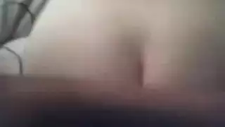 لاعبو كمال الأجسام التوينكس يضخون الحديد ثم يضخون بعضهم بشكل صلب