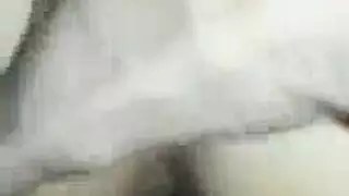 سيدة مثيرة بقضيب مشعر تأخذه بقوة