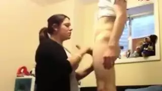 فصل مص خاص من زوجة الأب ينتهي بالقذف على الوجه