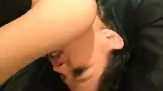 ياكل الكس بعافية يرعشها
