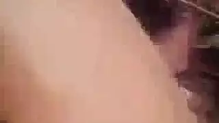 مقطع إباحي لفرج يقطر ويندفع