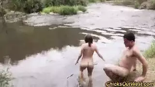 جماع جماعي يضم فتيات أوكرانيات