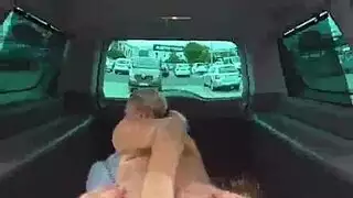 مص قضيب في مشاركة الركوب: مغامرة قيادة مع حلقة حلق
