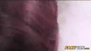 عاهرة نتنة تتوسل لقضيب التاكسي في السيارة إكس إكس إكس