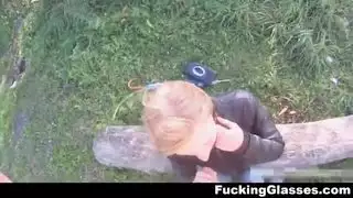 إفراغ مثابة ممتلئة في مول مزدحم إكس إكس إكس
