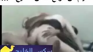 عاهرة هايجة تأخذ كل بوصة من الزب وتتوسل للمزيد