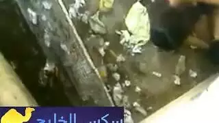 تسجيل متخفي لشاب يضرب كس في كوخ مدمر
