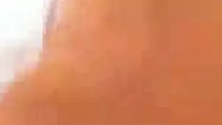 شقراء مع كبير الثدي وعشيقها الوسيم يمارسون الجنس السحاقي البرية ، على الكرسي